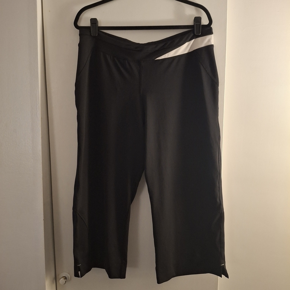 NordicTrack Women's Black and White Athletic Cropped Joggers